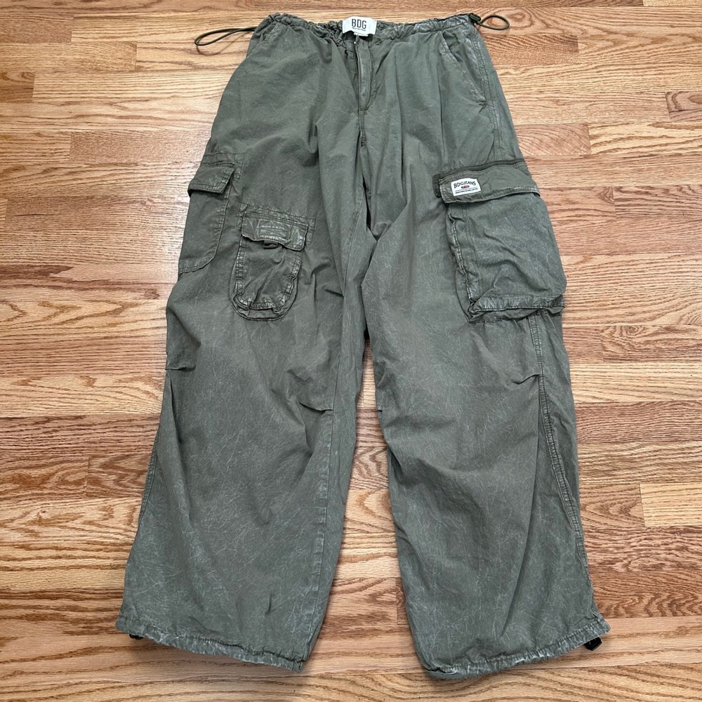 Women's Olive Green Cargo Pants - Casual Utility Style - Picture 5 of 15